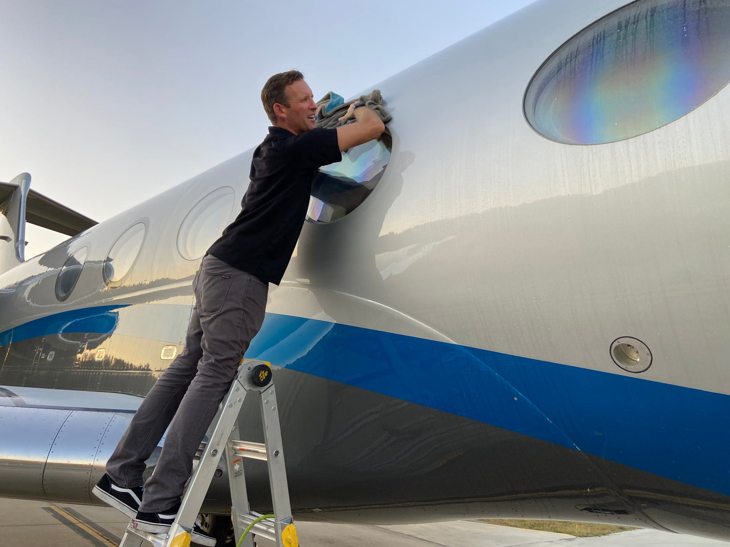 How to Clean a Gulfstream G550: The Complete Dry Wash Guide